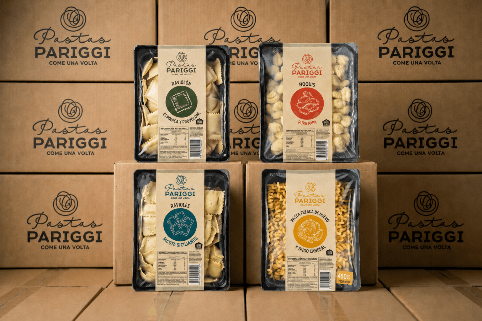 Bandejas Pariggi sobre cajas con isologo